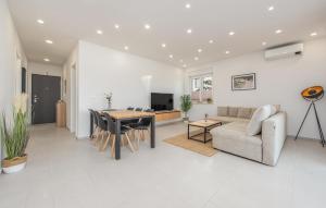 Amazing Apartment In Novalja With Wifi 