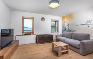 1 Bedroom Nice Apartment In Baska 