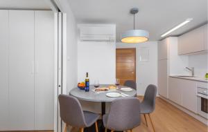 1 Bedroom Cozy Apartment In Baska