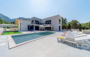 Stunning Home In Duba Stonska With Wifi