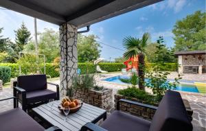 Awesome Home In Igrisce With Wifi 