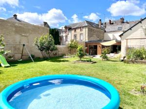 Grande maison familiale de charme, 7 chambres, cœur de Laval, jusqu'à 10 pers - 4-star hotels in Laval