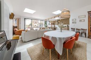 Grande maison familiale de charme, 7 chambres, cœur de Laval, jusquà 10 pers