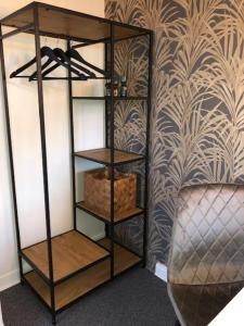 Flot værelse tæt ved transport i en skøn villa