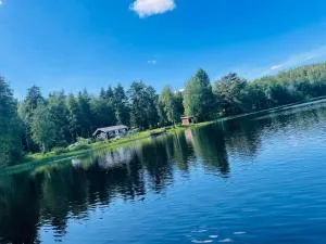 Stuga med strandtomt i Smålands natursköna miljö - Lovsjö