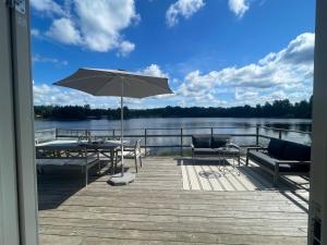 Stuga med strandtomt i Smålands natursköna miljö