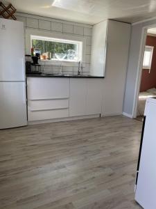 Stuga med strandtomt i Smålands natursköna miljö