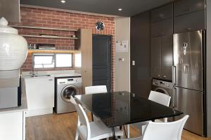 2 on 7th, The Vantage