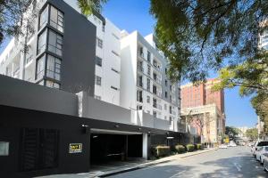 2 on 7th, The Vantage