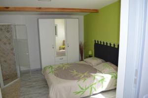 Maisons de vacances Autour du Hamac Le galet de la riviere : Maison 1 Chambre