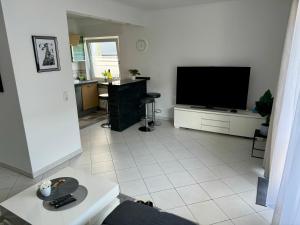 Traumhafte Kurstadt Apartment Moderne 2ZKB Balkon-Parkplatz 7-24 Check-in