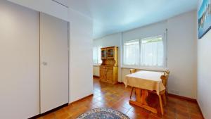 One-bedroom apartment in a quiet neighborhood