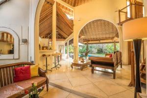 Tropical 3BR villa in the heart of Seminyak