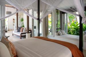 River moon villa