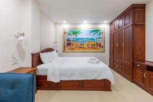 Woody House Saigon Center