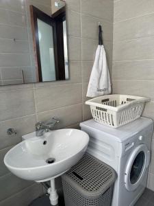 Spacious Central Penthouse for 5