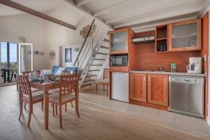 Duplex avec balcon, piscine et accès plage pour 4