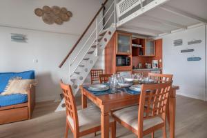 Duplex avec balcon, piscine et accès plage pour 4