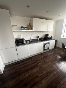 322 Large Modern 2-bedroom kingsize apartment city centre