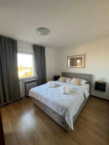 Yellow submarine - whole house 