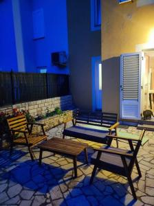 Yellow submarine - whole house