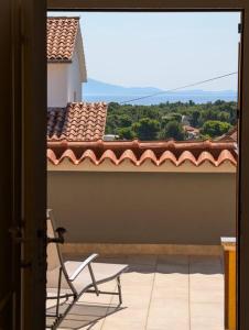 Yellow submarine - whole house