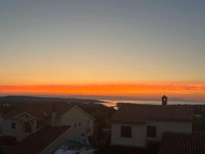 Yellow submarine - whole house