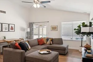 Beautifully Renovated Glendale Retreat home - 格伦代尔