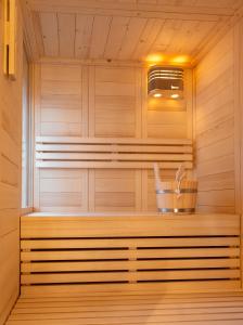 Derouse Eva Suite Jacuzzi & Sauna