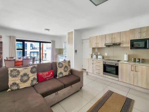 Family fun-sea,sand,surf convenience-pool, balcony