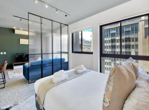 Beautiful,central,secure- hotel living for couples