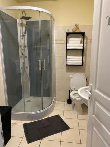Appartements Agreable rez de jardin avec Piscine et Jacuzzi : Appartement 2 Chambres