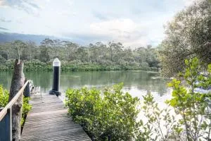 East Hills Waterfront Bliss - Sandy Point