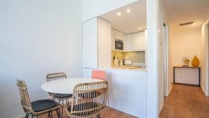 Pousada Retreat w Free Parking by LovelyStay