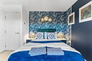 Sleek and Stylish 3 Bed in Manchester - Parking - 索尔福德