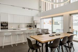 Lilac Cascais Villa with Swimming Pool