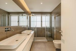 Lilac Cascais Villa with Swimming Pool