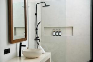 The R Villa Patuha - Stunning Rice Field Views