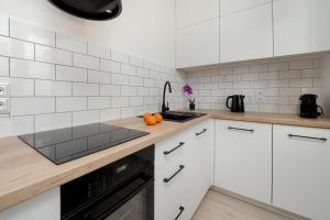 Charming Studios in the center of Lodz by Noclegi Renters