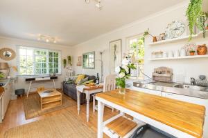 Suburban bliss with Wifi and plunge pool