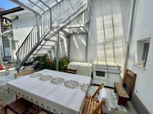 Gourmet Oasis in the city 2