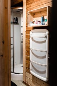 Myśliwska chata na skraju lasu