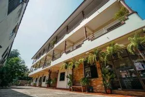 โรงแรมเพิ่มพูล 1 - 浦阿