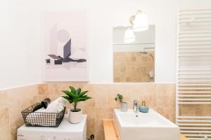 Heart of the City - Cozy Apartments in Prime Location