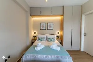 Athena & Phevos Luxury Suite With View In Nea Makri - Áyios Andréas