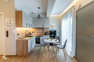 Athena & Phevos - Seaside View Luxury Studio in Nea Makri