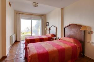 Casa tradicional con bonito jardín