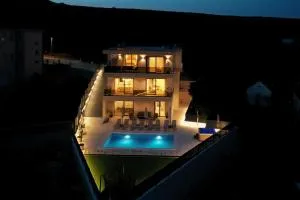 Villa Hills by Iva - إيموتسكي