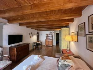 Santo Spirito Historic Studio Apartment