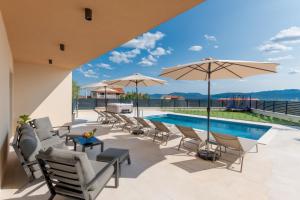Villa Hills by Iva 